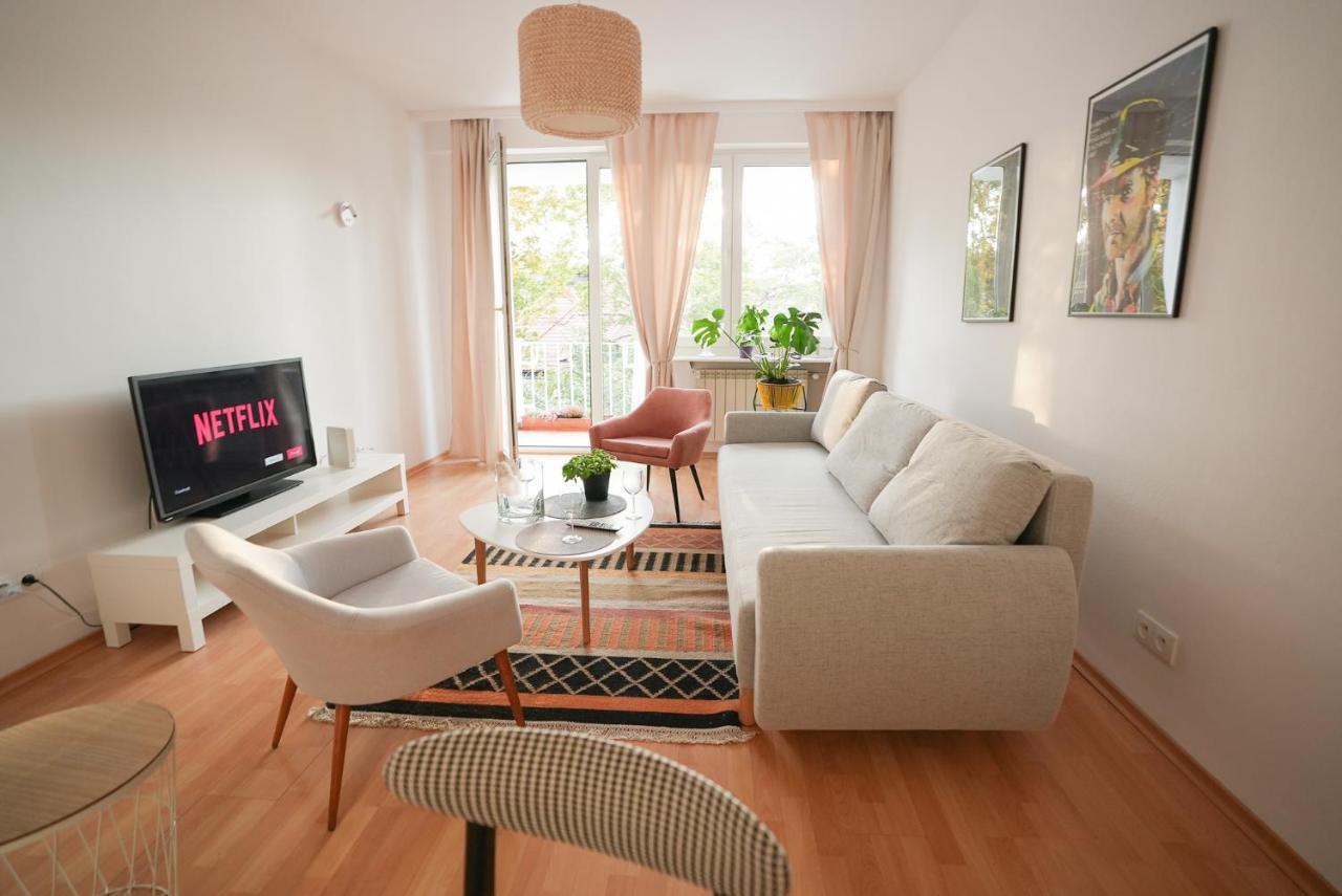 Apartament Spacious, Quiet And Bright Apartment, Close Center, Parking, Air-conditioned *