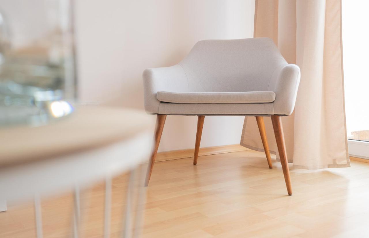 Spacious, Quiet And Bright Apartment, Close Center, Parking, Air-conditioned Warszawa