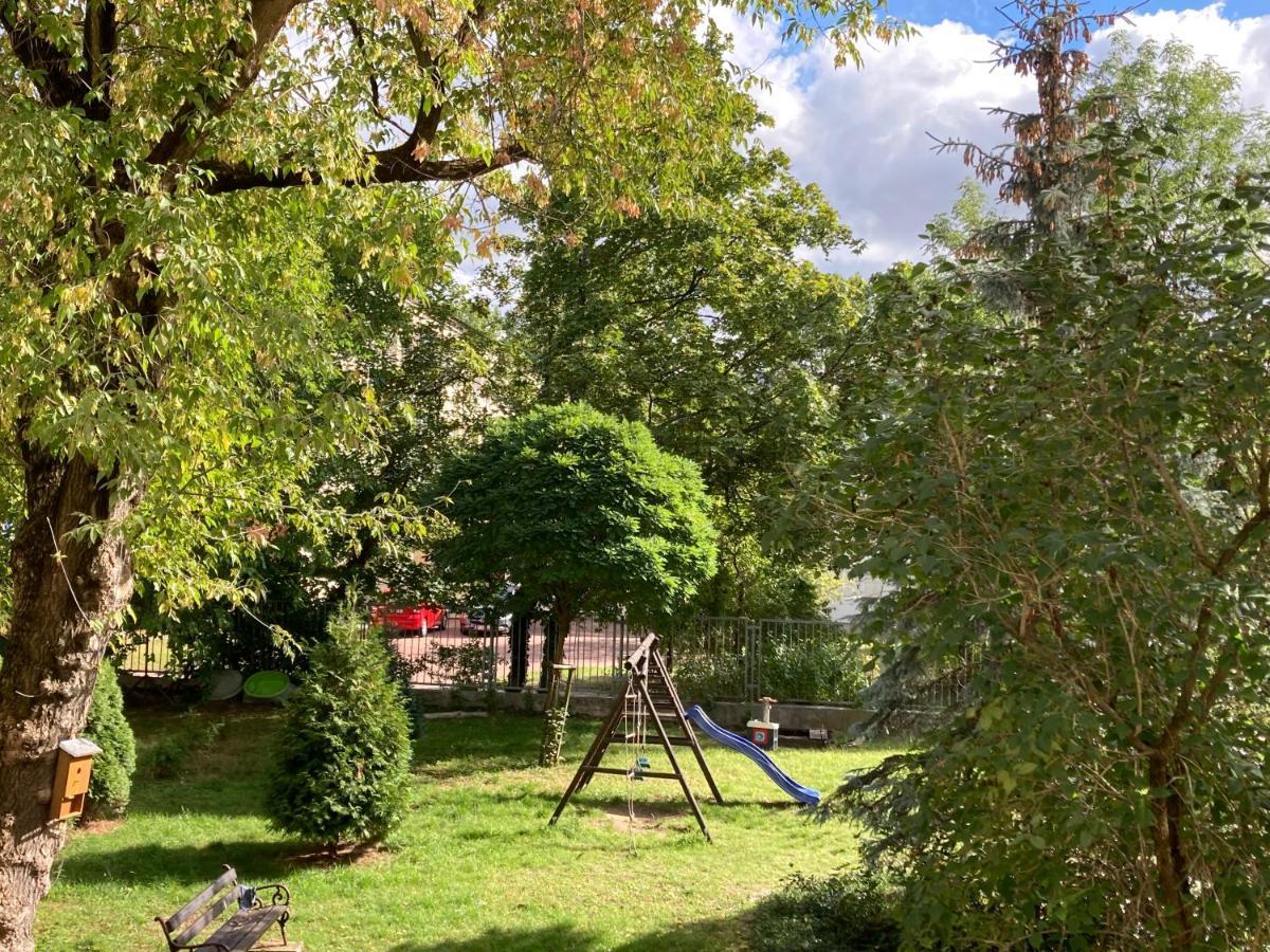 Spacious, Quiet And Bright Apartment, Close Center, Parking, Air-conditioned Apartament