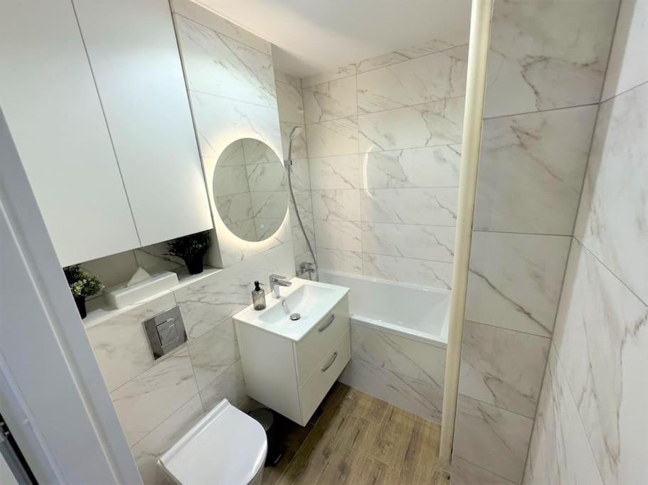 Apartment Exclusive 3br! In City Center +netflix! *