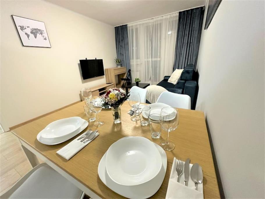 Exclusive 3br! In City Center +netflix! Warsaw