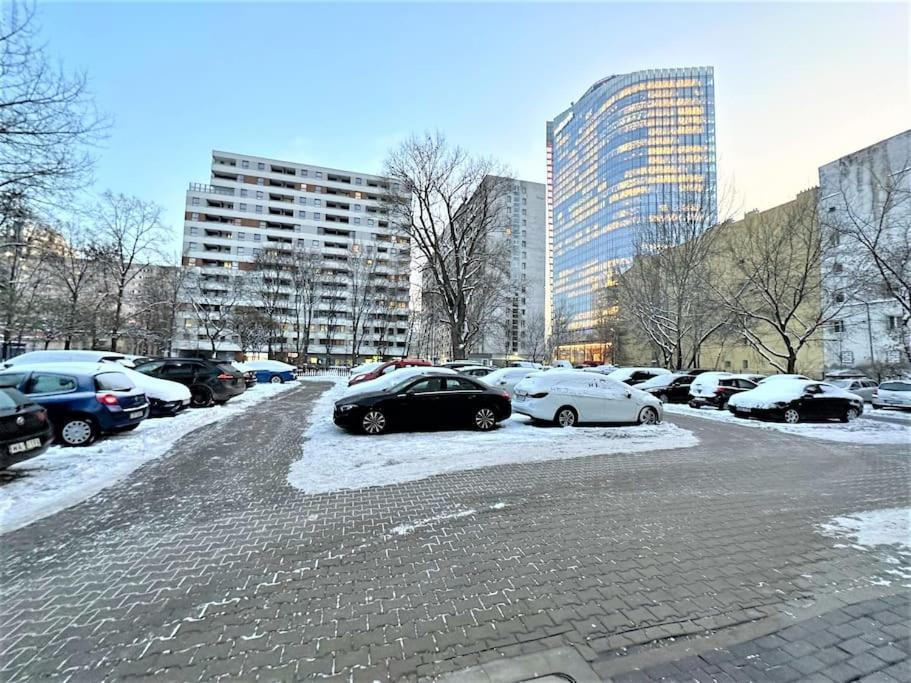 Exclusive 3br! In City Center +netflix! Apartment *