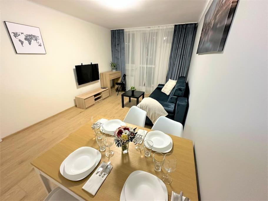 Exclusive 3br! In City Center +netflix! Apartment Warsaw