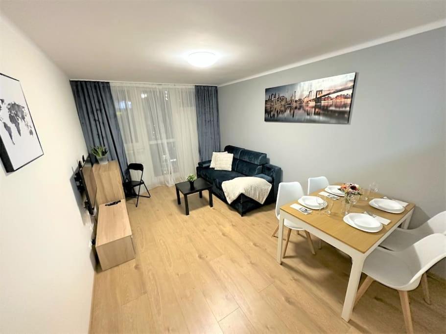 Exclusive 3br! In City Center +netflix! Warsaw