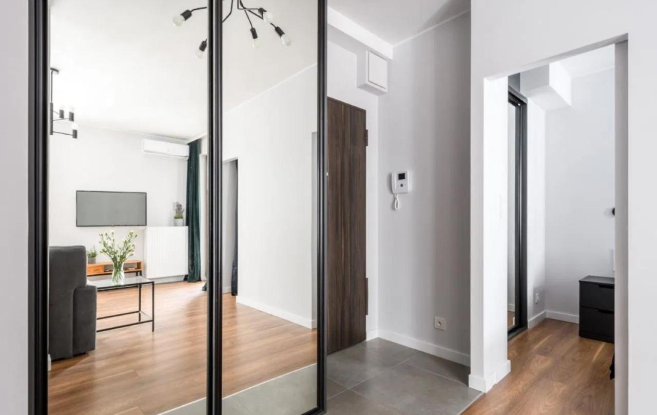 Căn hộ Modern With Access To The Pool Near Rondo Daszynskiego Station Warsaw