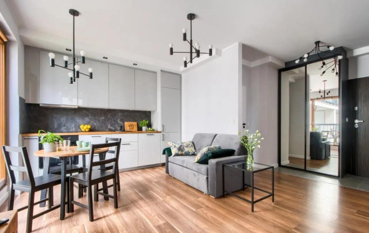 Căn hộ Modern With Access To The Pool Near Rondo Daszynskiego Station *