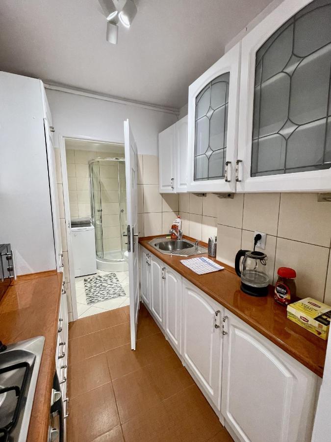 4 Metro Wifi 70'tv Netflix Appletv * Warsaw