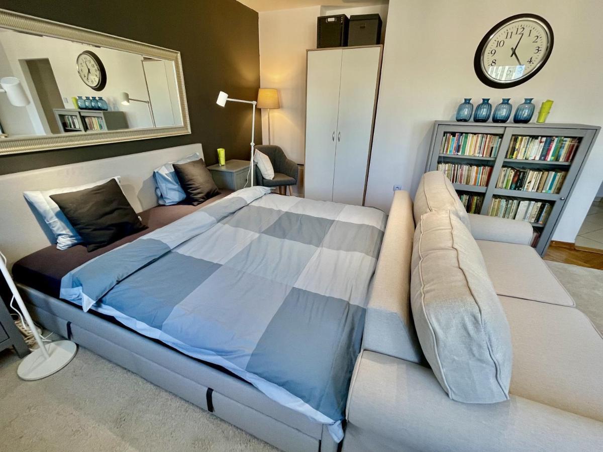 Apartment 4 Metro Wifi 70'tv Netflix Appletv Warsaw
