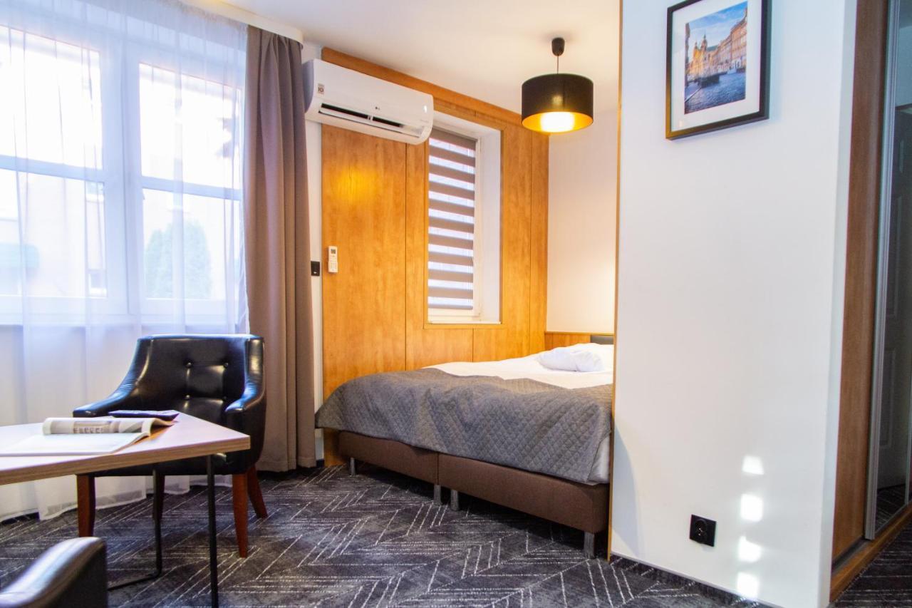 - Aparthotel