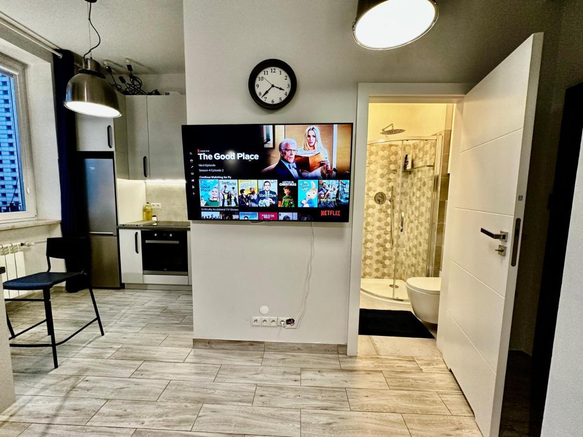 Super Forum 2 Metro Fast Wifi Netflix, Hbo, Appletv * Warsaw