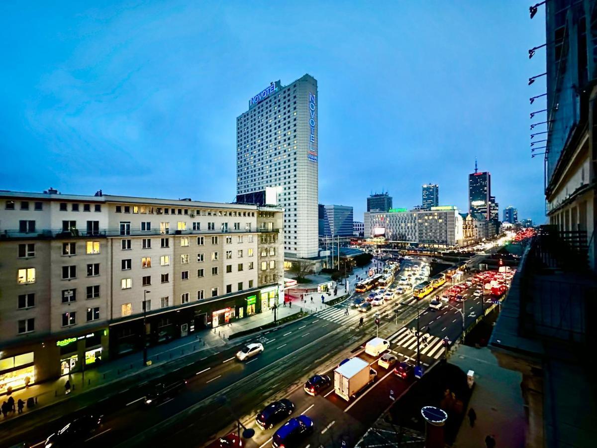 Super Forum 2 Metro Fast Wifi Netflix, Hbo, Appletv Apartment