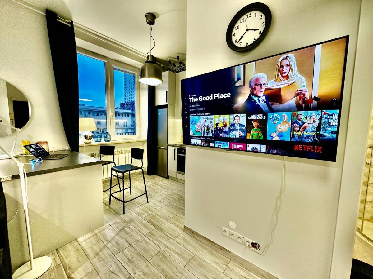 Super Forum 2 Metro Fast Wifi Netflix, Hbo, Appletv *
