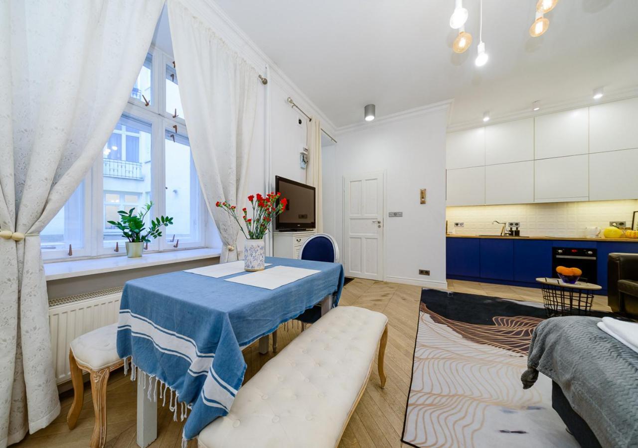 Zurawia Street Apartment Warsaw