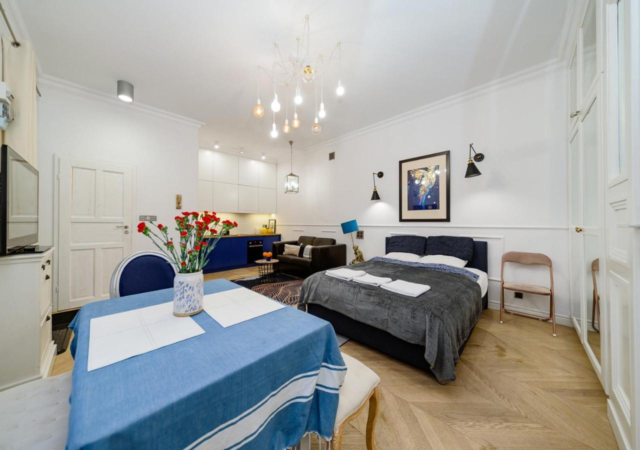Zurawia Street Apartment