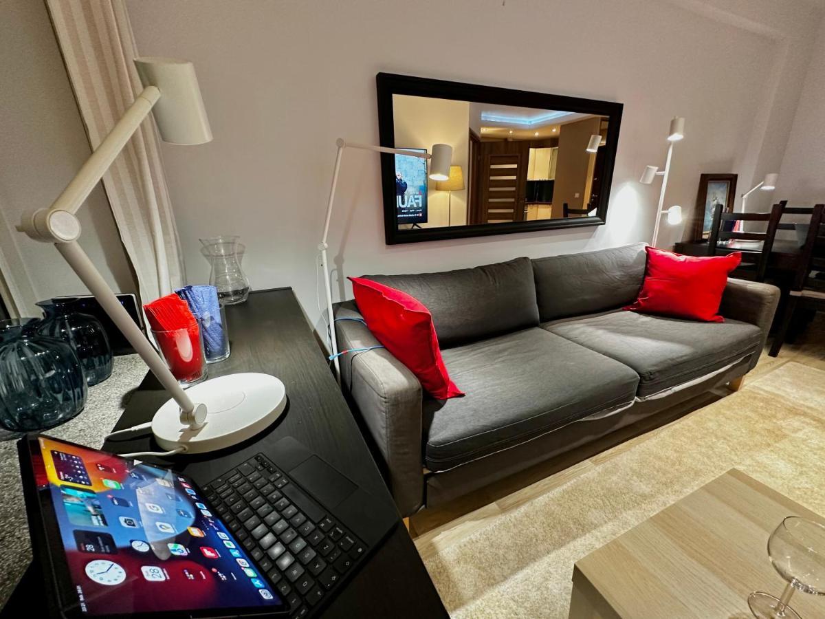 Apartment Decor 3 Metro Fast Wifi 1gbs 80'tv Hbo Appletv *