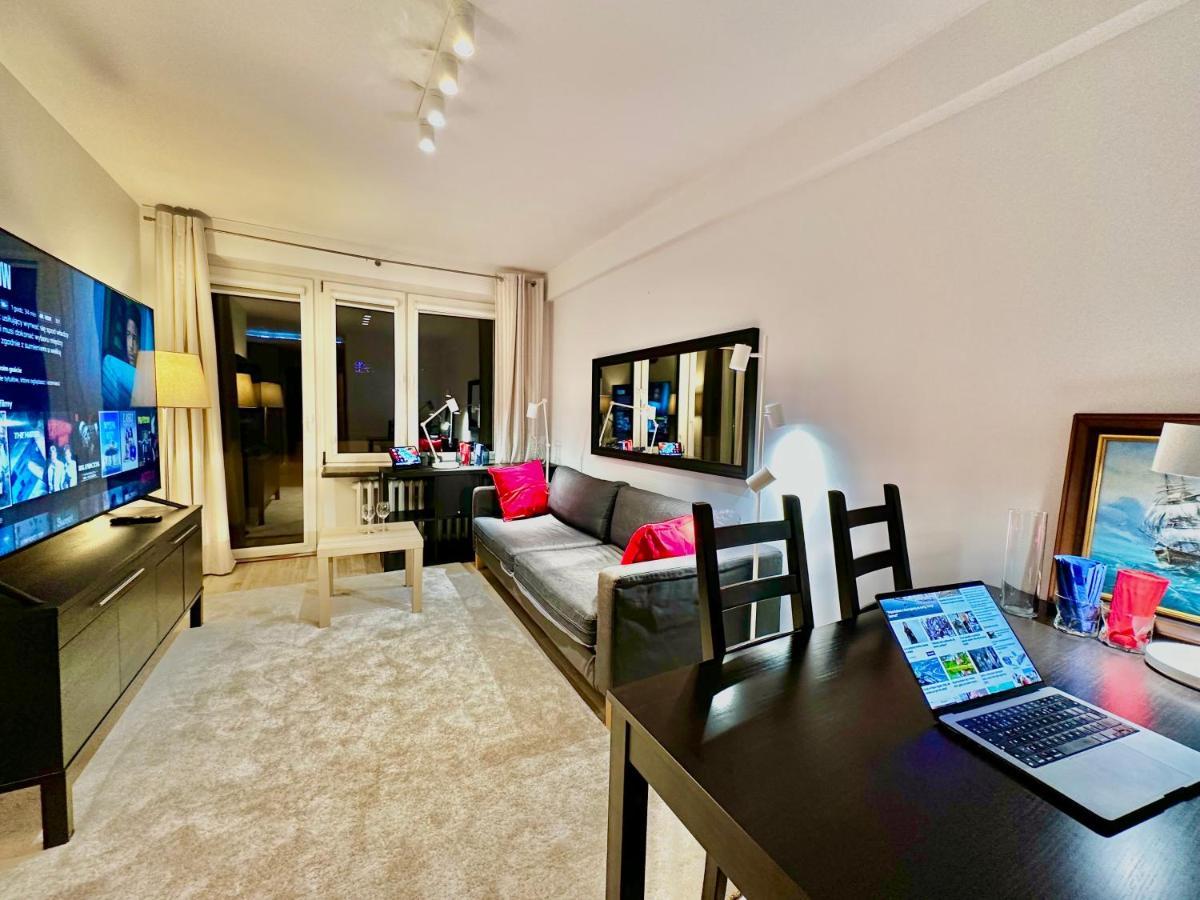 Decor 3 Metro Fast Wifi 1gbs 80'tv Hbo Appletv Apartment Warsaw