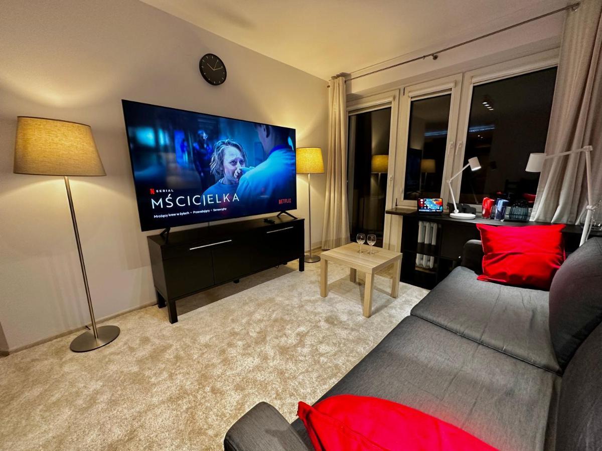 Decor 3 Metro Fast Wifi 1gbs 80'tv Hbo Appletv Apartment Warsaw