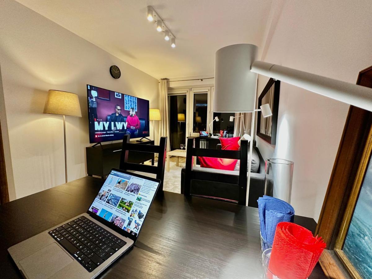 Decor 3 Metro Fast Wifi 1gbs 80'tv Hbo Appletv * Warsaw