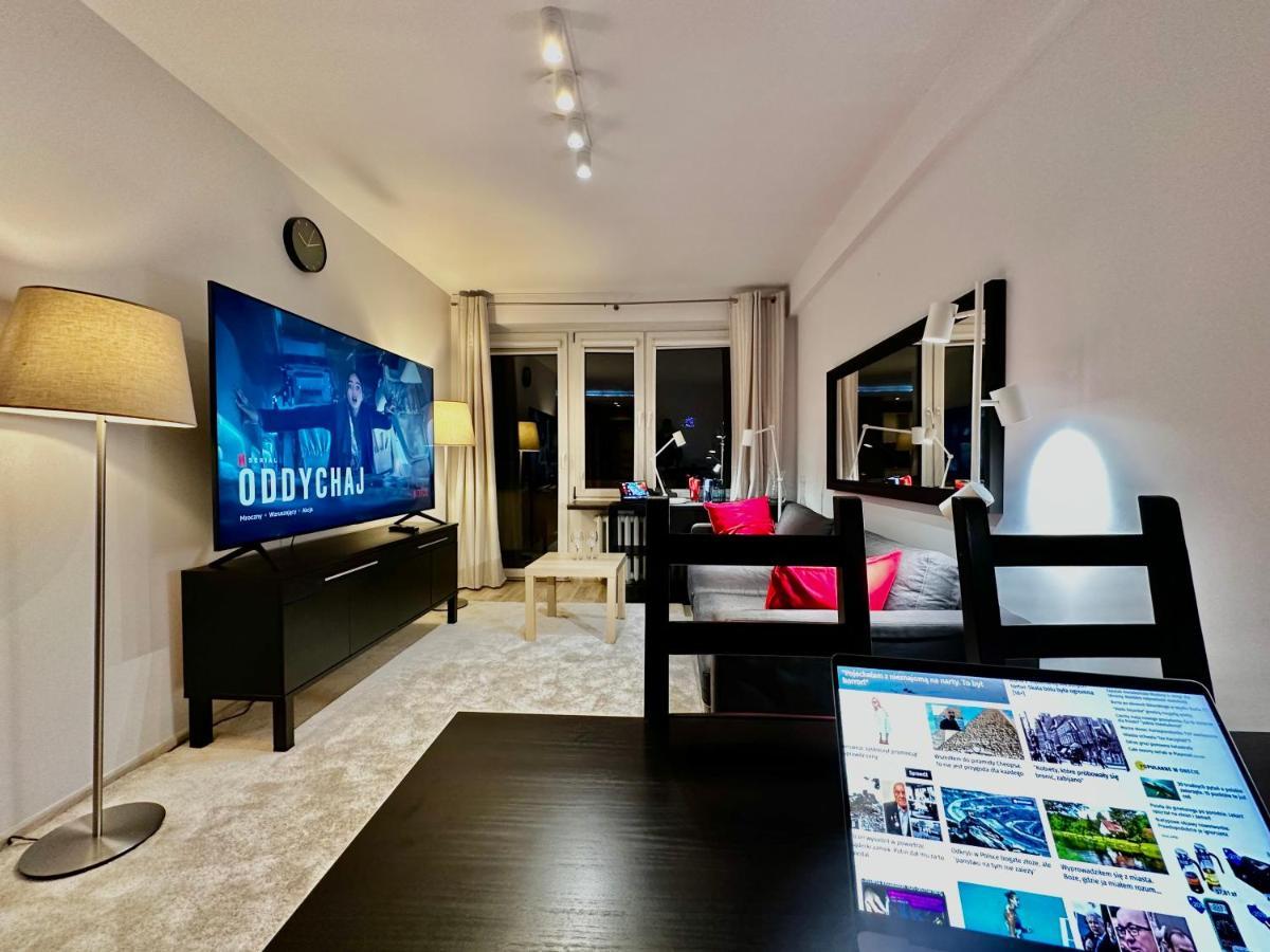 Decor 3 Metro Fast Wifi 1gbs 80'tv Hbo Appletv Apartment Warsaw