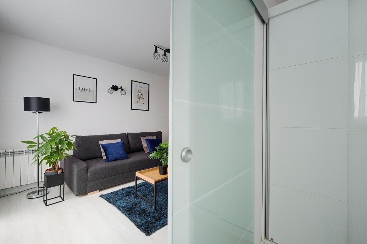 Apartment Inside Solec With Private Parking *