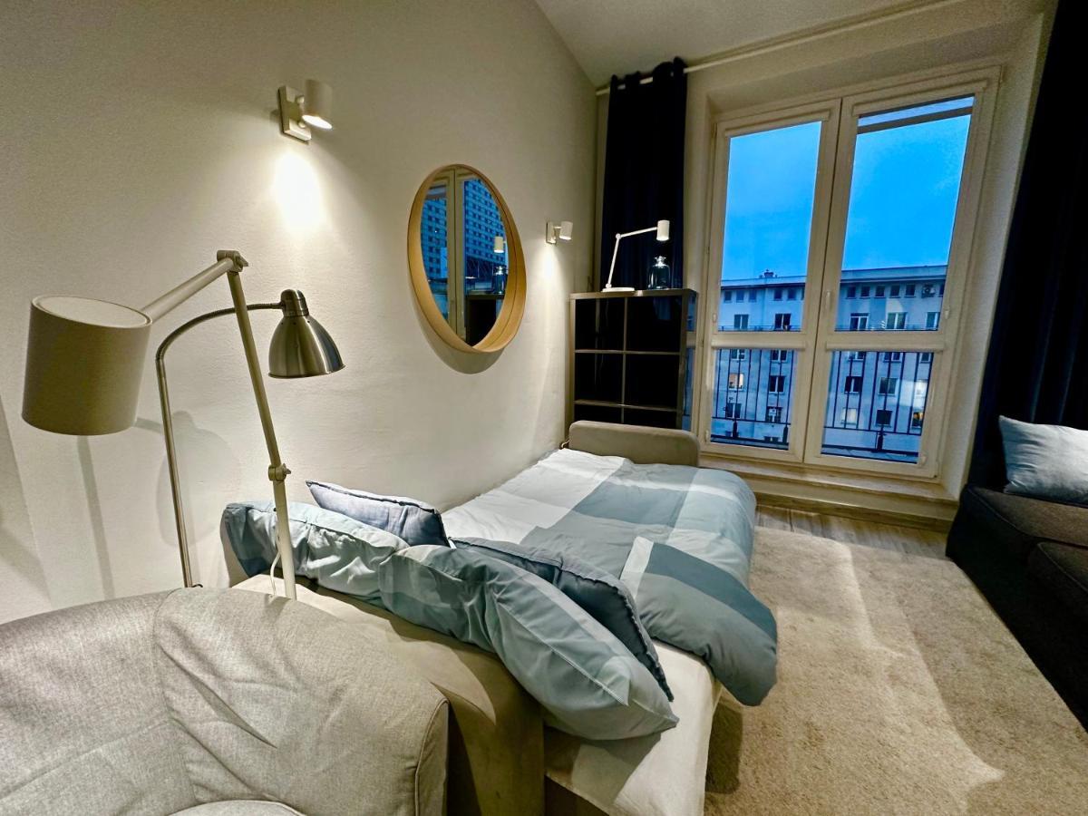 Super Forum 2 Metro Fast Wifi Netflix, Hbo, Appletv Apartment