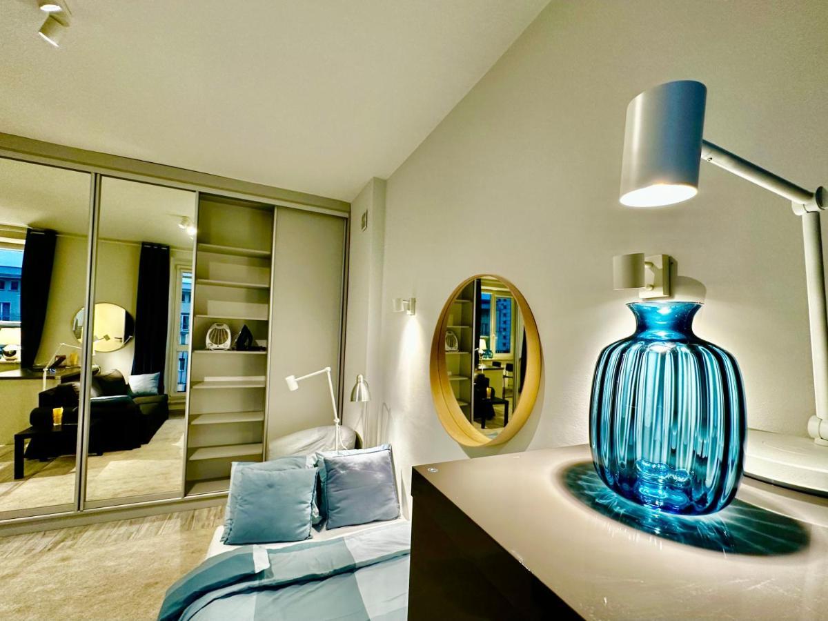 Apartment Super Forum 2 Metro Fast Wifi Netflix, Hbo, Appletv Warsaw