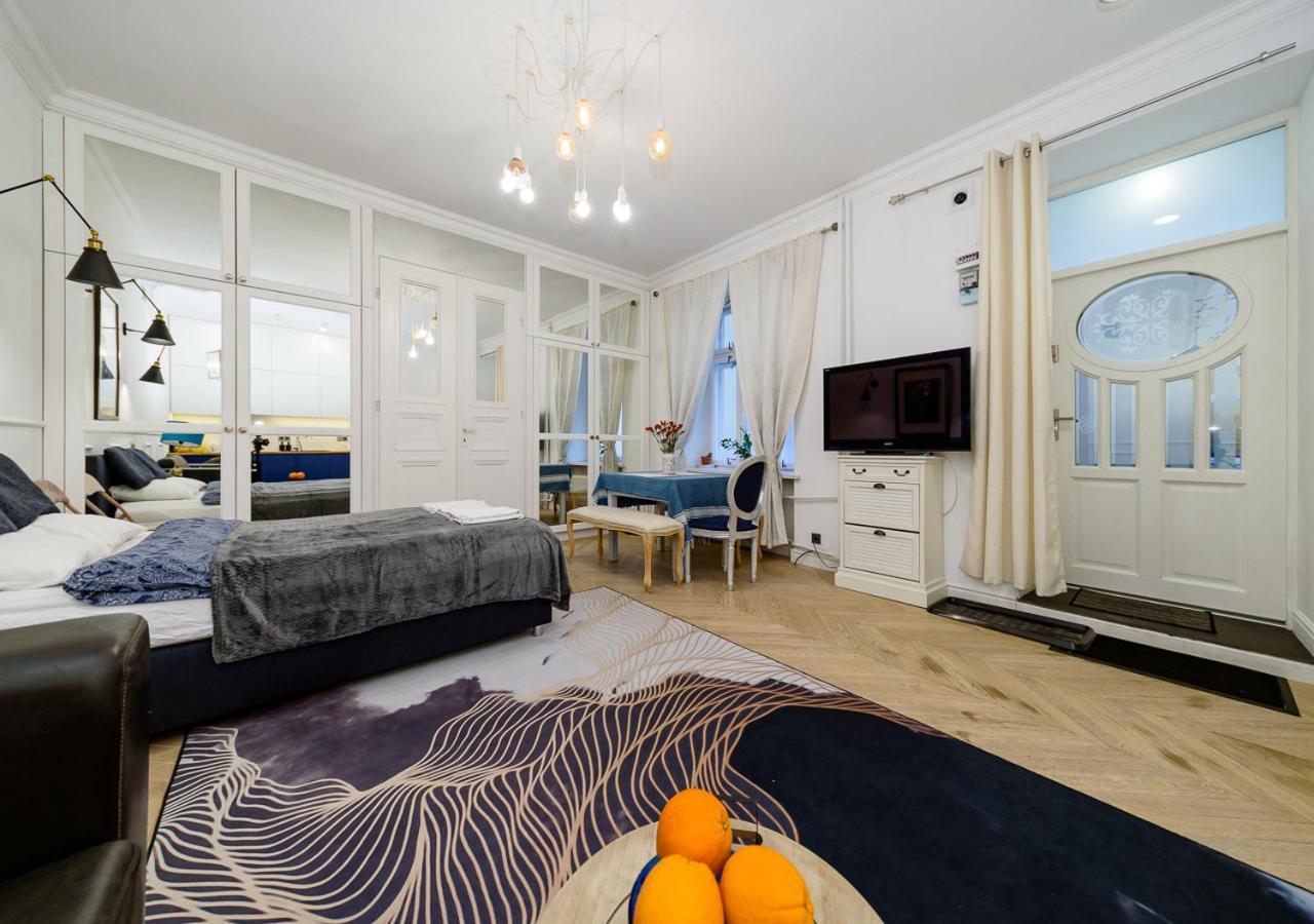 Apartment Zurawia Street