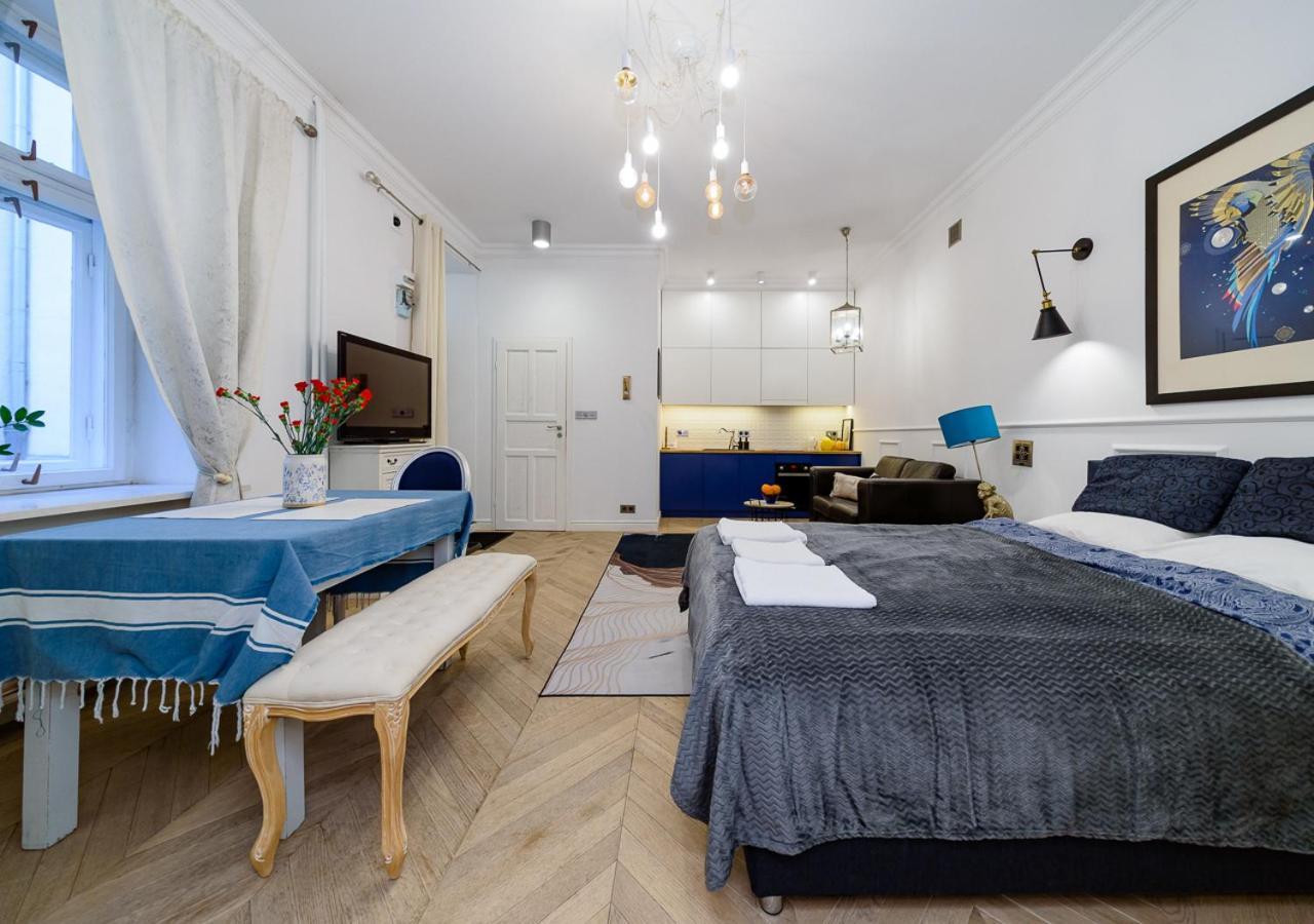 Zurawia Street Apartment Warsaw
