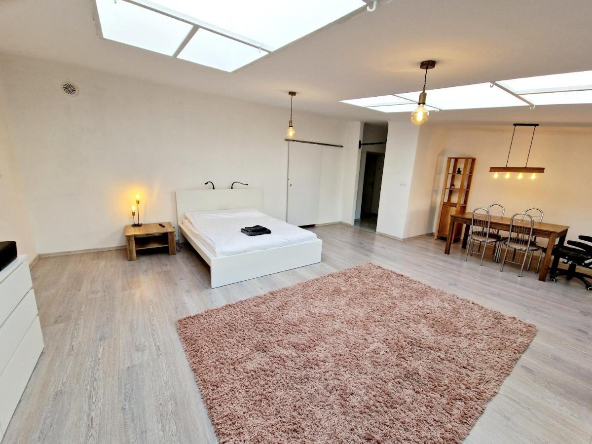Center, 55 M2