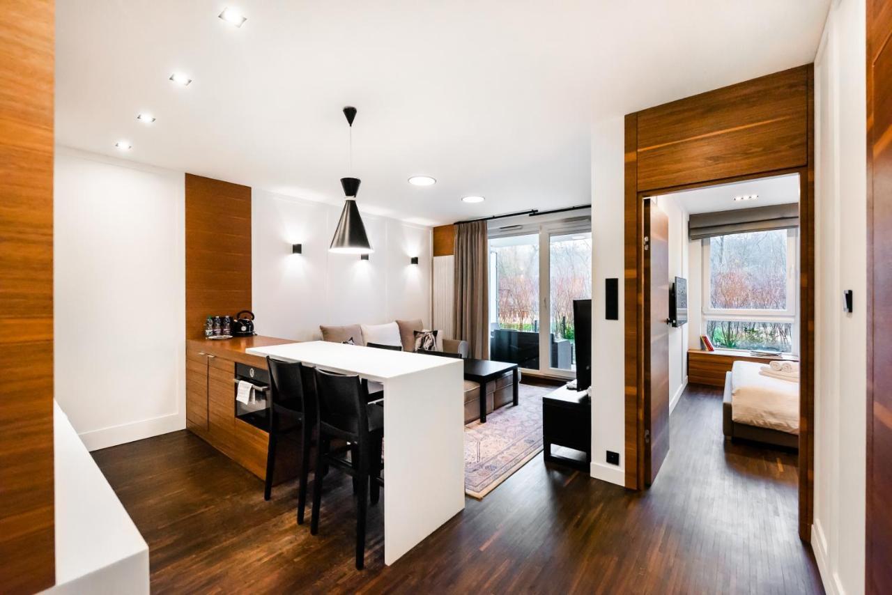 Wola Luxury Wooden Apartment