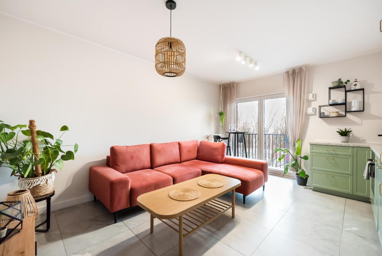 Bohema Place - Metro Szwedzka Apartment *