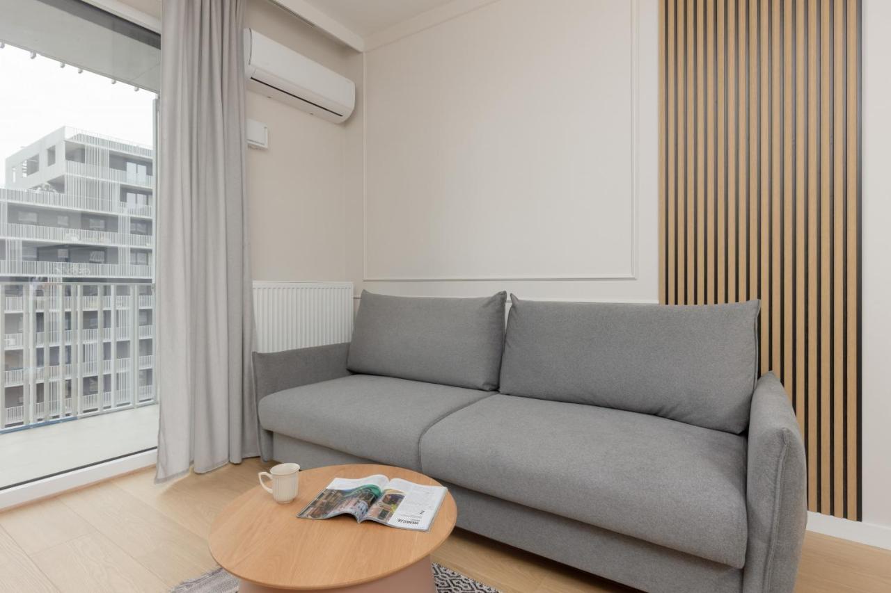 Căn hộ Wola Spacious Flat With Air Conditioning & Balcony By Renters *