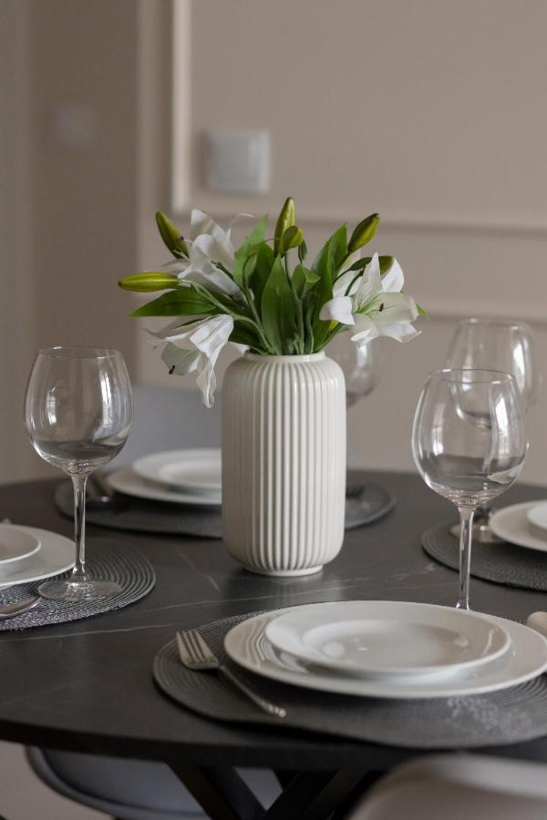 Wola Spacious Flat With Air Conditioning & Balcony By Renters *