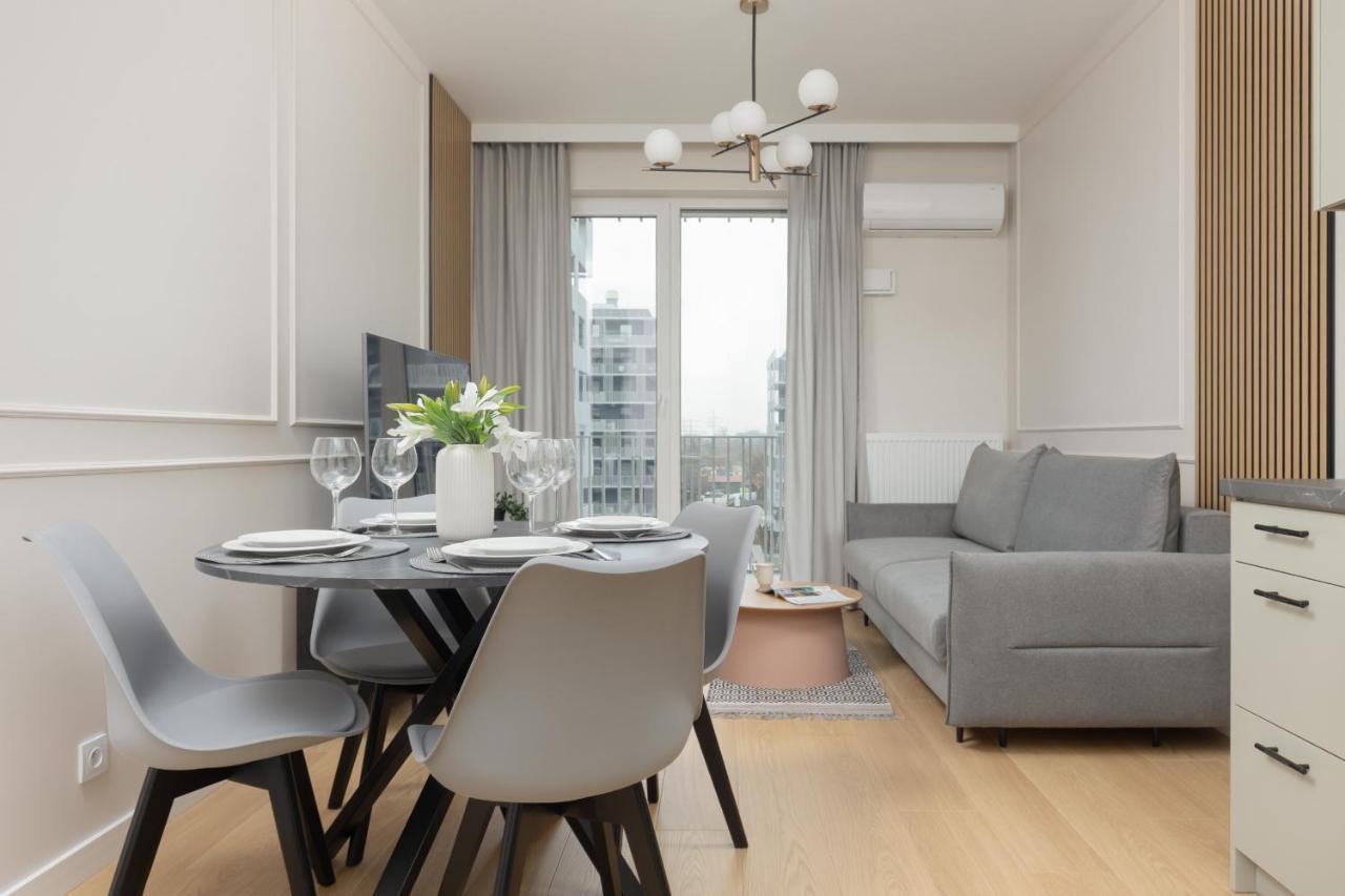 Wola Spacious Flat With Air Conditioning & Balcony By Renters *