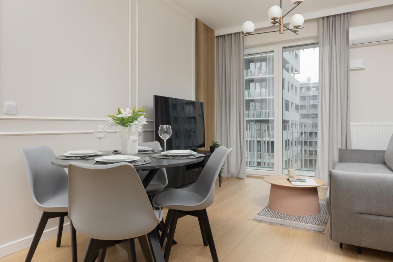 Căn hộ Wola Spacious Flat With Air Conditioning & Balcony By Renters Warsaw