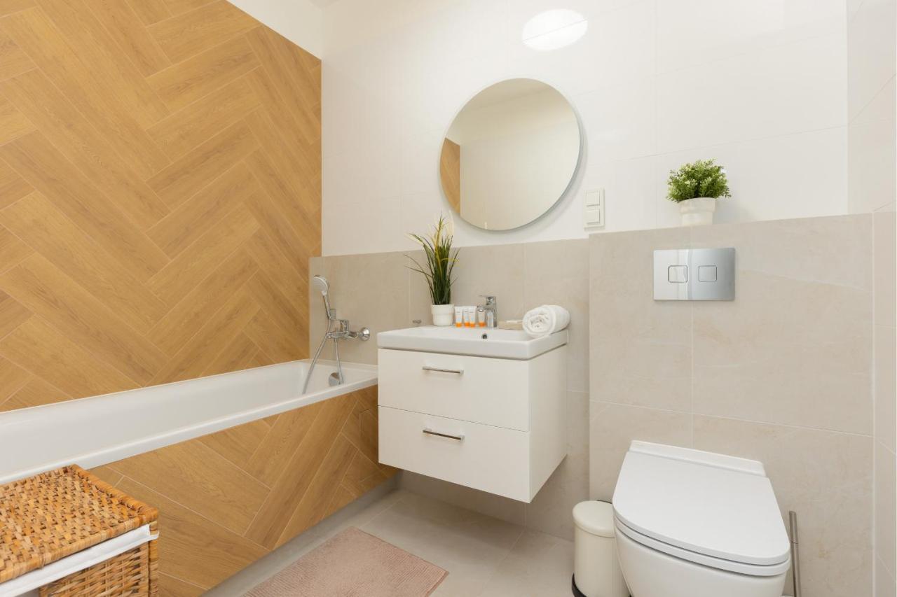 Apartment Zdziechowskiego Spacious With Parking By Renters Warschau