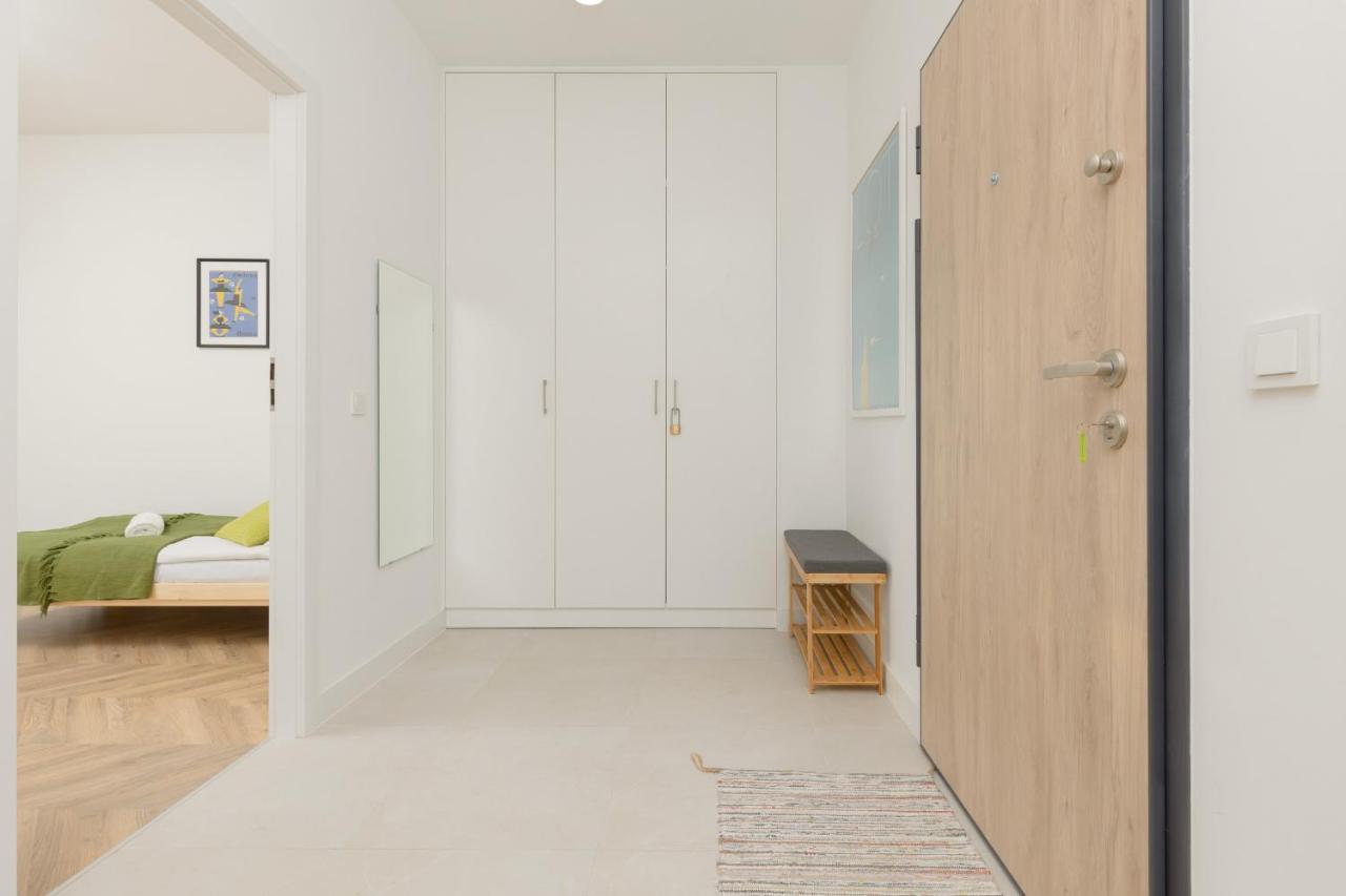 Zdziechowskiego Spacious With Parking By Renters Apartment Warschau