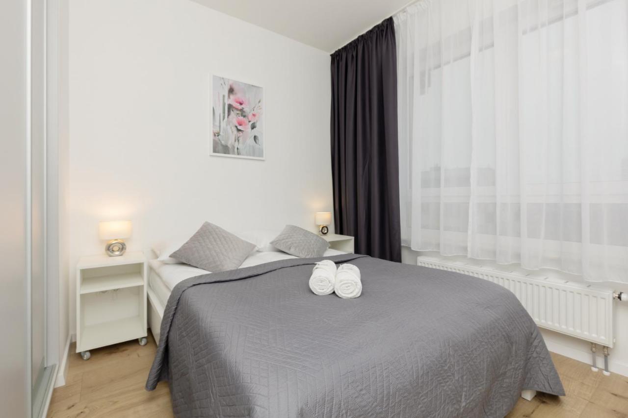 Two-bedroom Elegant With Parking Praga By Renters Warszawa
