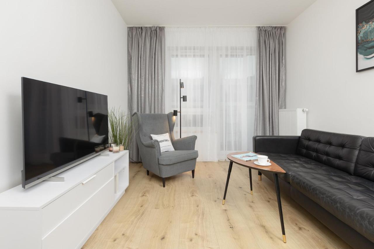 Two-bedroom Elegant With Parking Praga By Renters Warszawa
