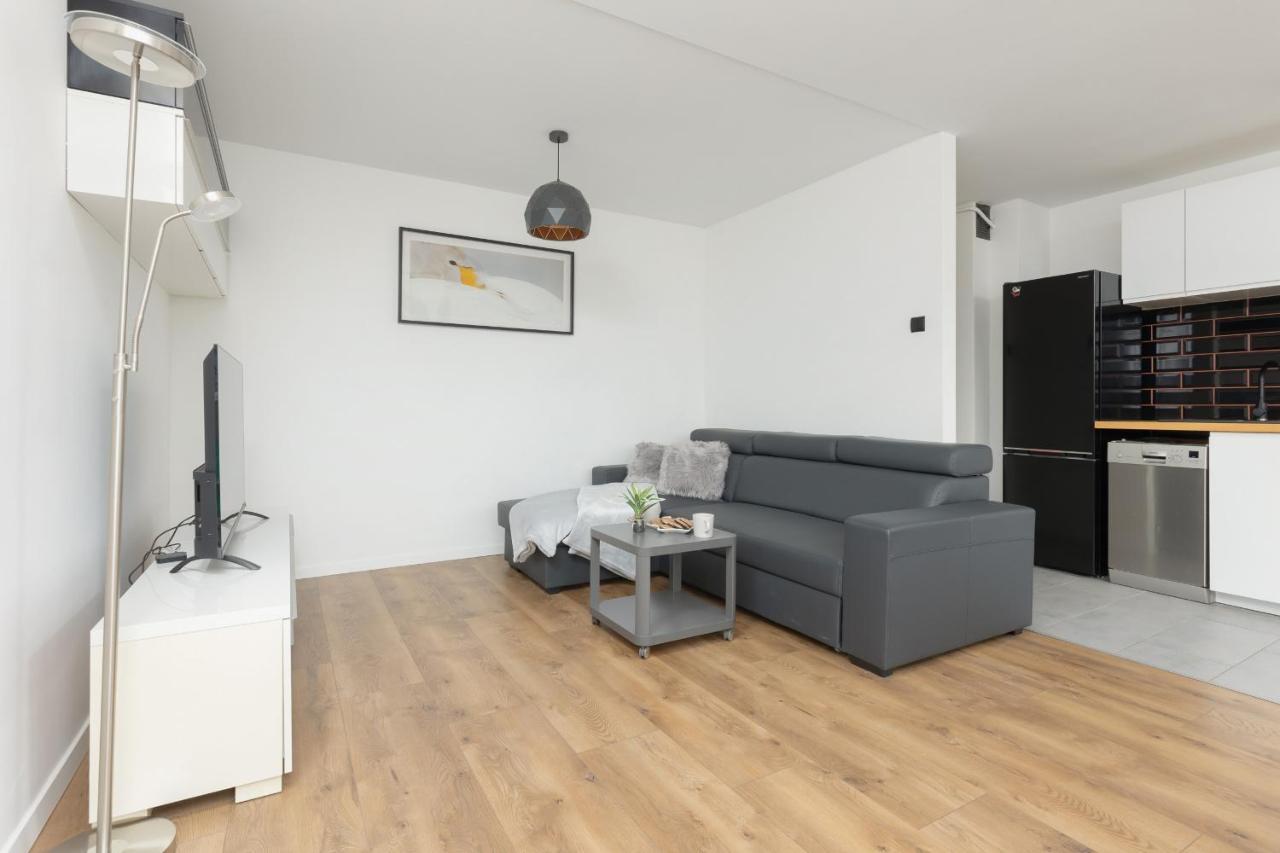 Apartment Ochota Spacious With Parking By Renters Warsaw