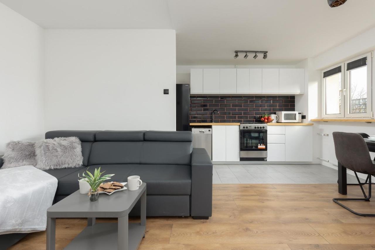 Ochota Spacious With Parking By Renters Warsaw
