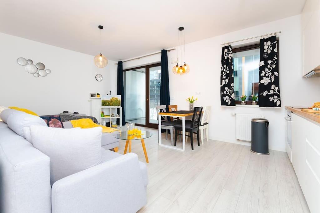 Sempre Warszawa-smart Tv-netflix-amazing Location Warsaw