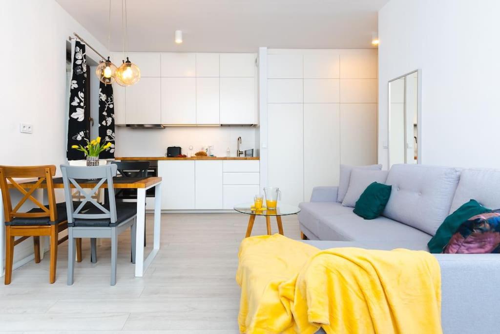 Sempre Warszawa-smart Tv-netflix-amazing Location Warsaw
