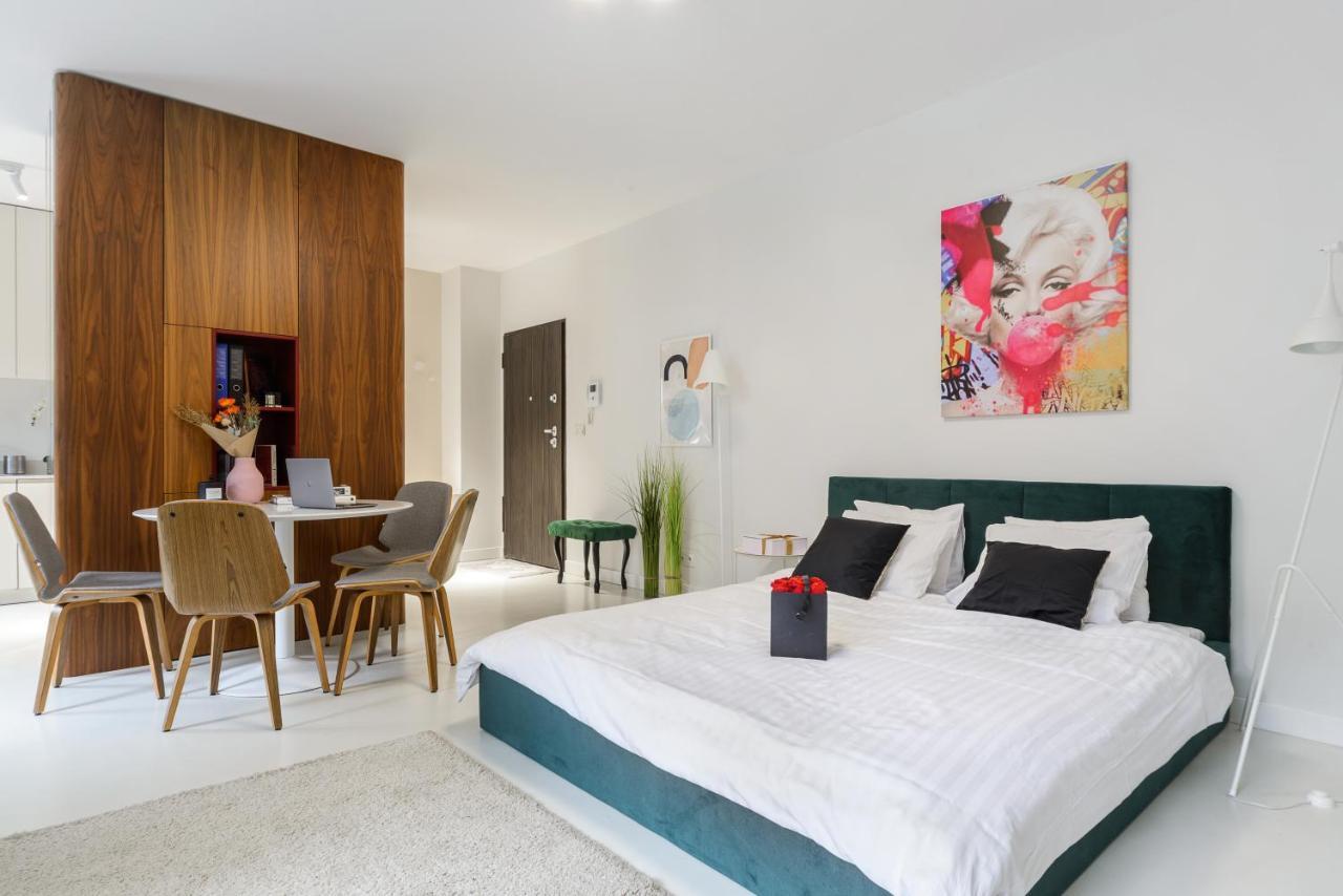 Modern With Access To The Pool Near Rondo Daszynskiego Station * Warsaw