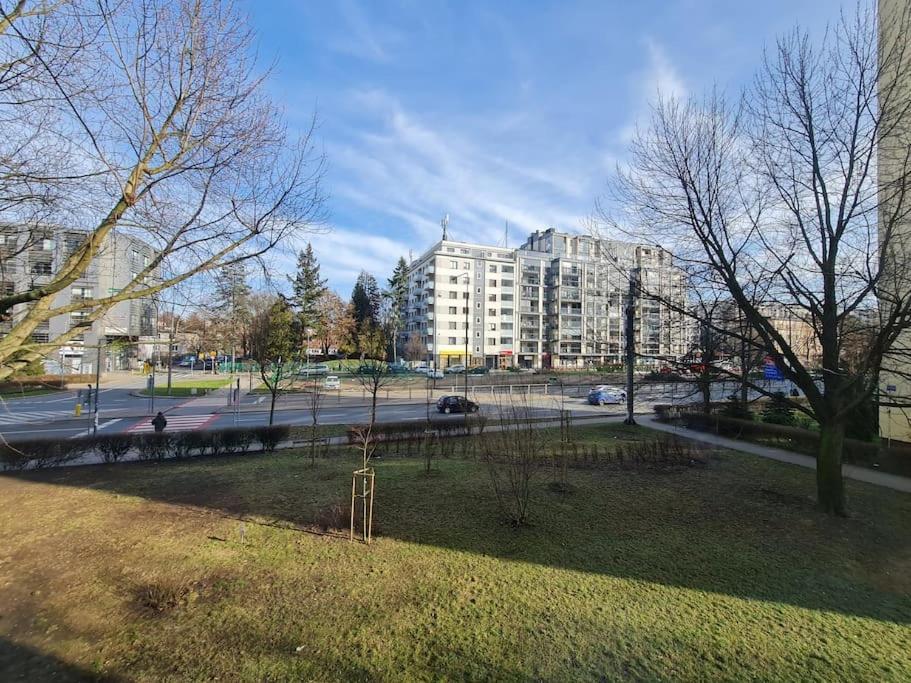 Wierzbno - Wygodny Apartament Przy Stacji Metra Căn hộ *
