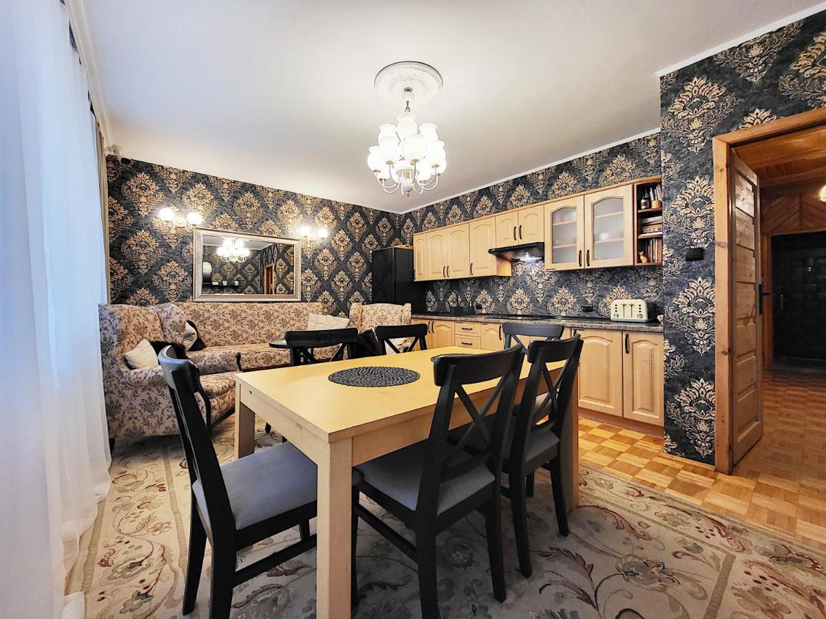 Bed & Breakfast Husarska 60