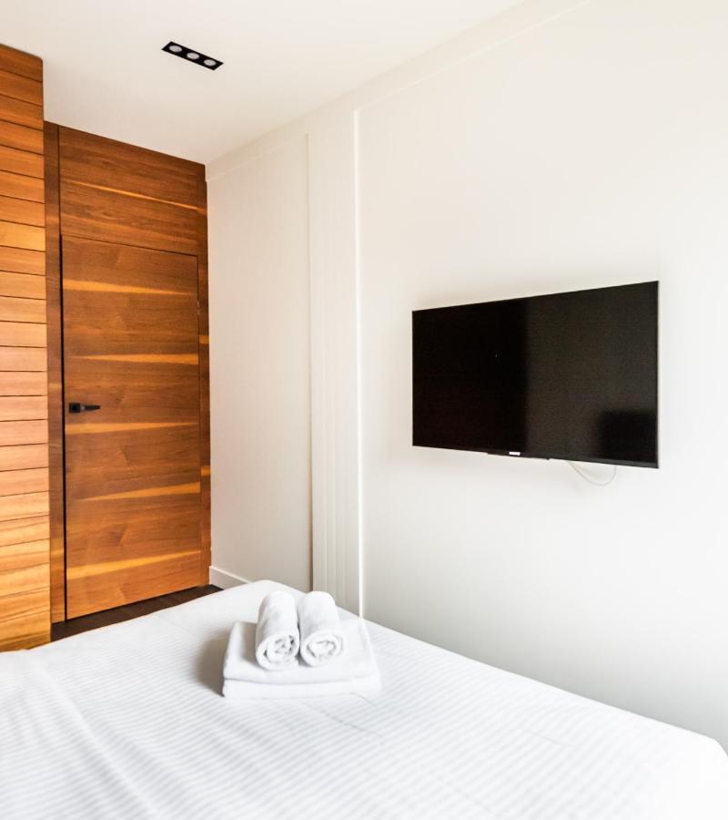 Wola Luxury Wooden Apartment
