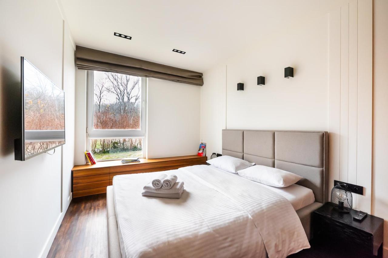 Apartment Wola Luxury Wooden