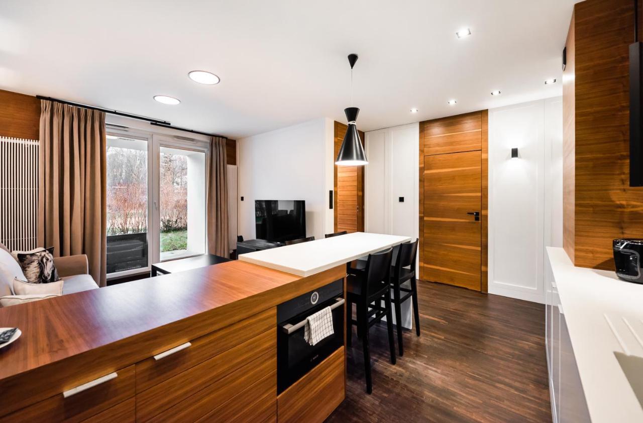 Wola Luxury Wooden Apartment