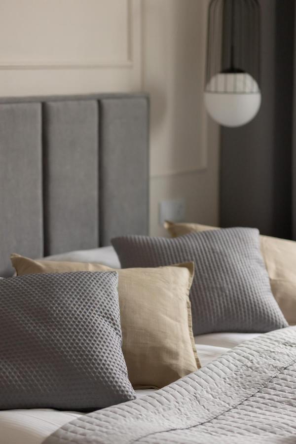 Wola Spacious Flat With Air Conditioning & Balcony By Renters Warsaw